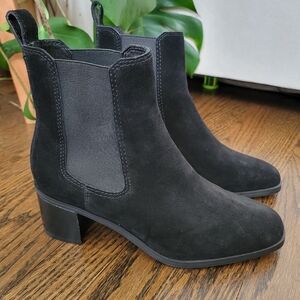 🍒Steve Madden Black Suede Ankle Booties